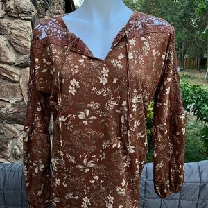 🌈 Day trip crochet shoulders boho top M peek a boo sleeve